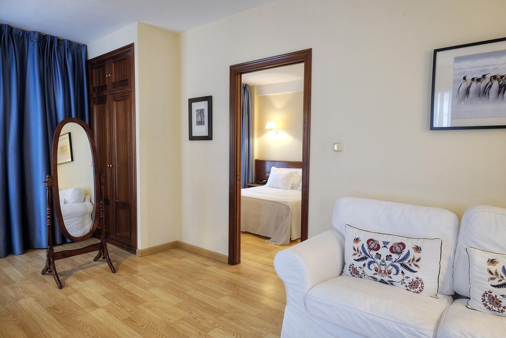 Hotel Y Apartamentos Arias Navia Ngoại thất bức ảnh