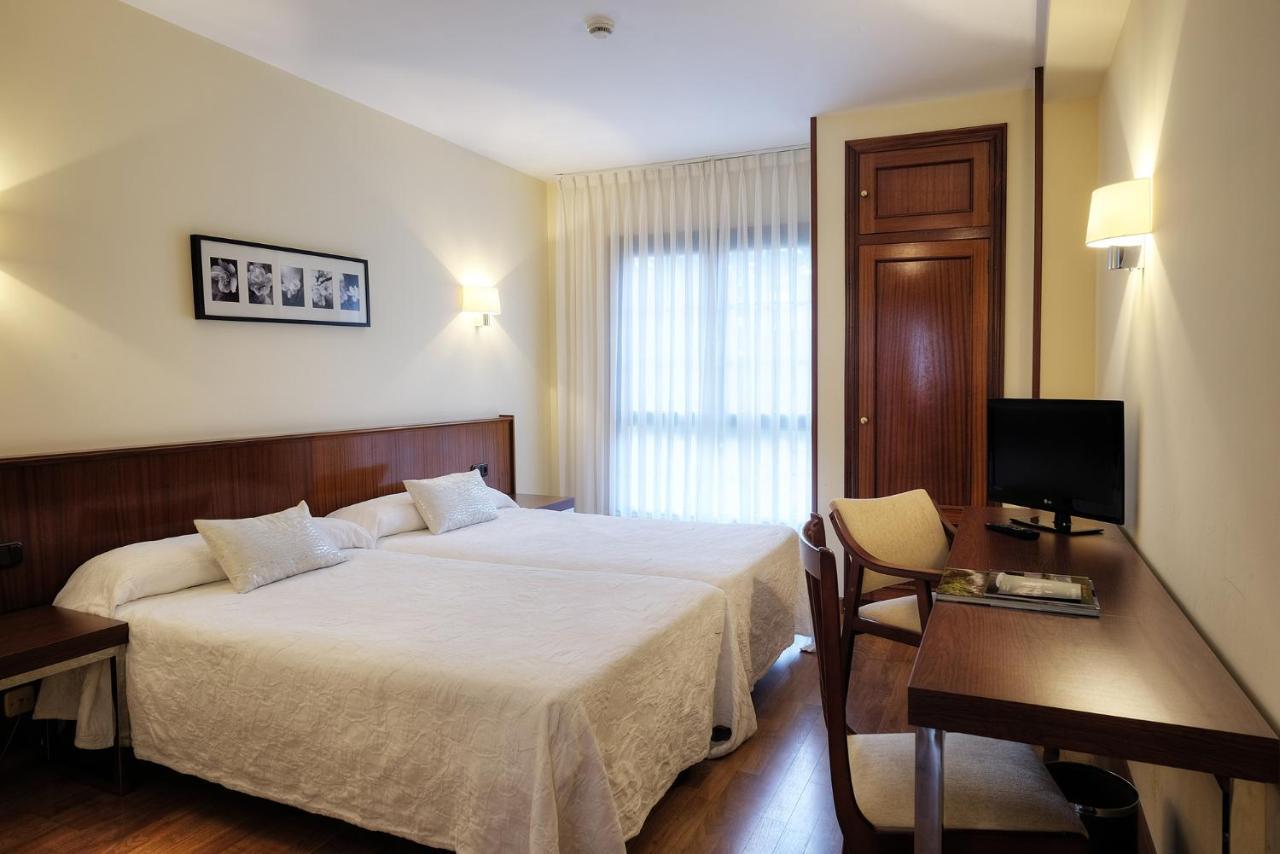 Hotel Y Apartamentos Arias Navia Phòng bức ảnh