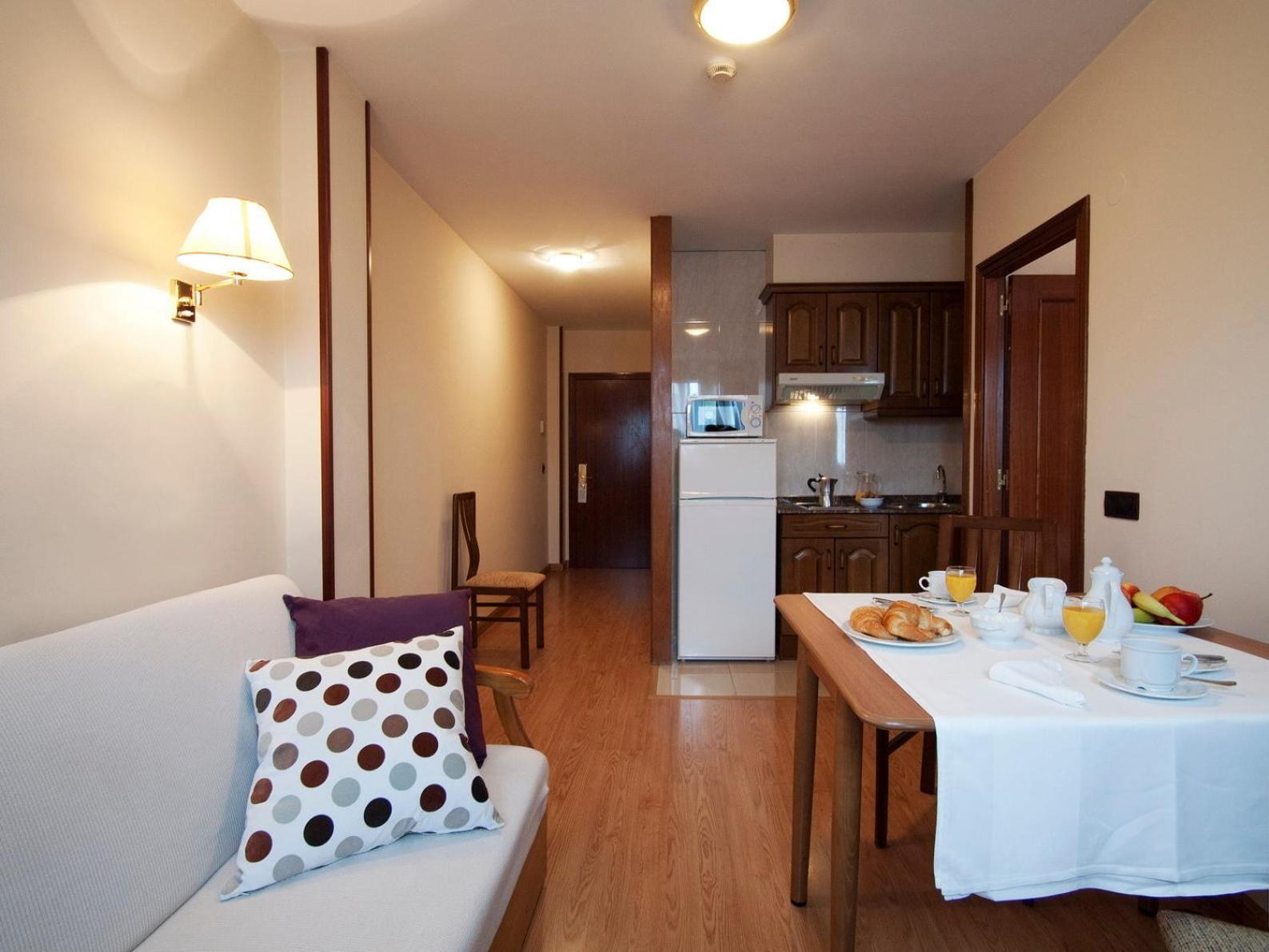 Hotel Y Apartamentos Arias Navia Ngoại thất bức ảnh