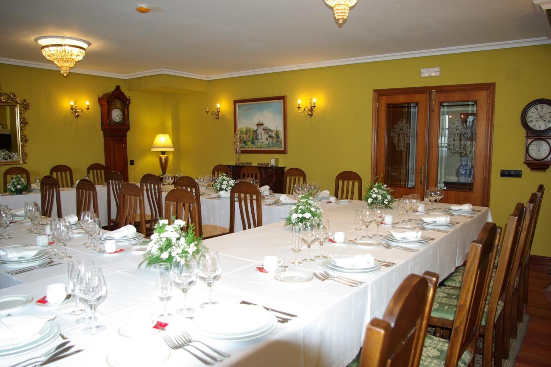Hotel Y Apartamentos Arias Navia Ngoại thất bức ảnh
