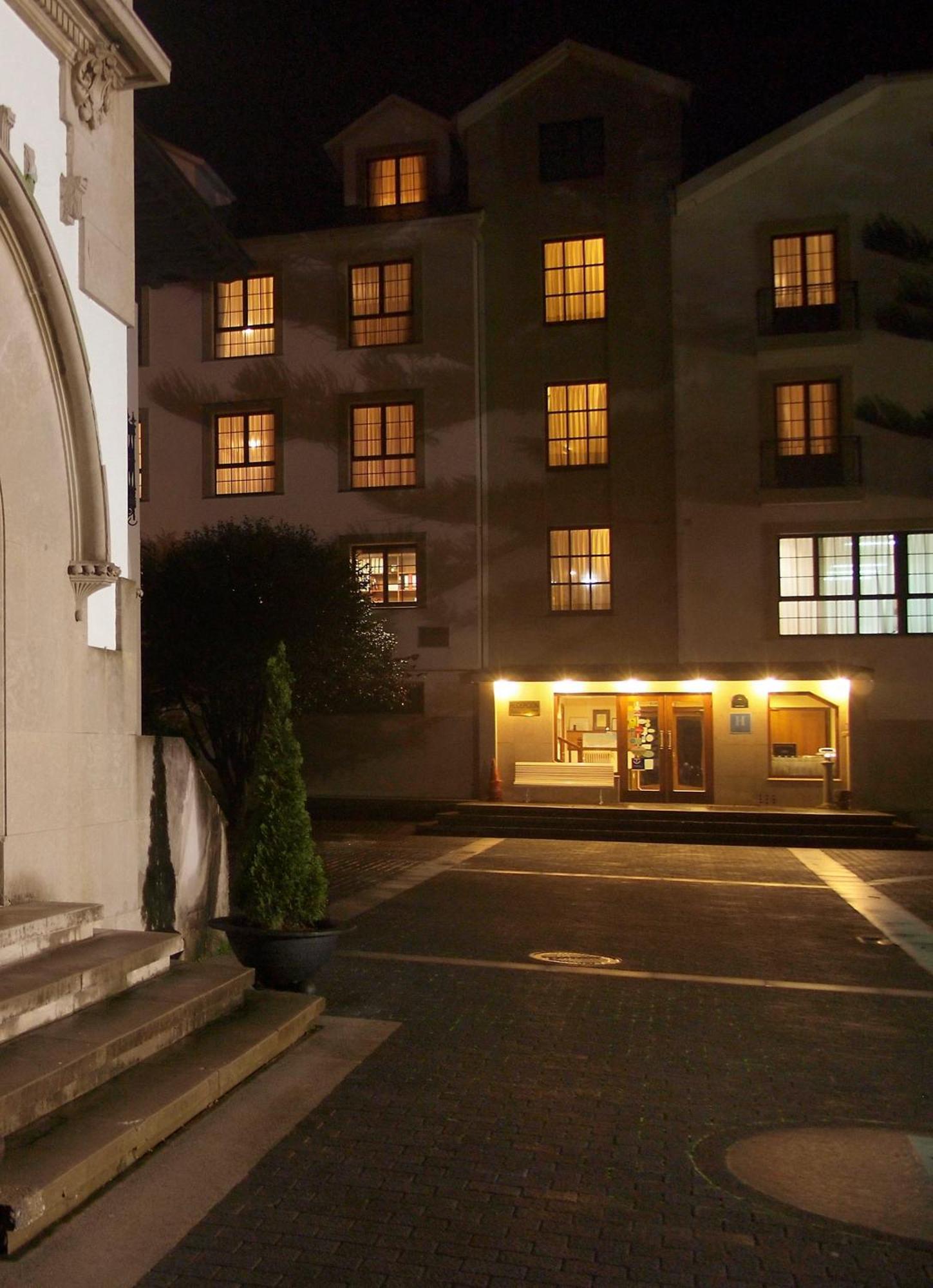 Hotel Y Apartamentos Arias Navia Ngoại thất bức ảnh
