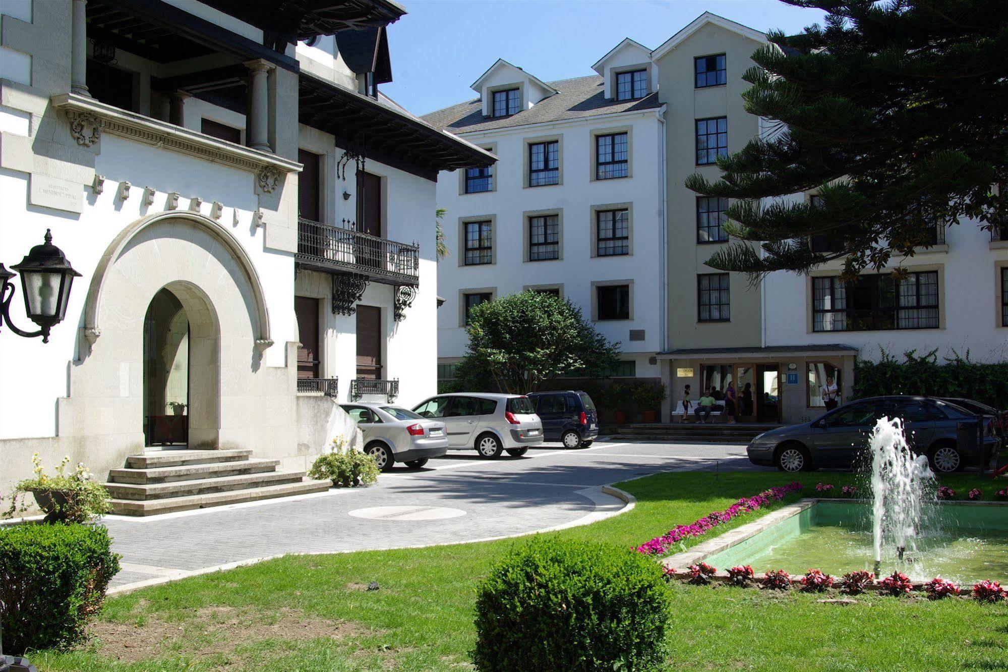 Hotel Y Apartamentos Arias Navia Ngoại thất bức ảnh