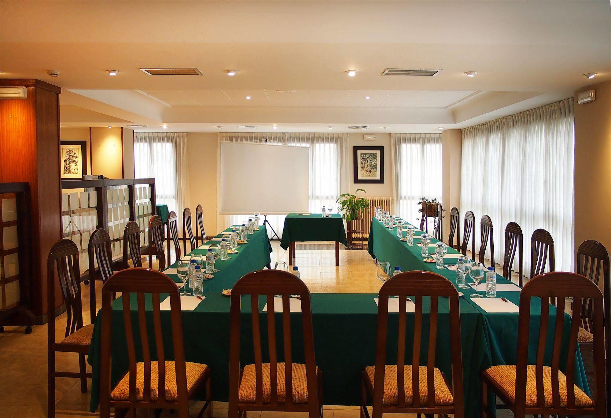 Hotel Y Apartamentos Arias Navia Ngoại thất bức ảnh