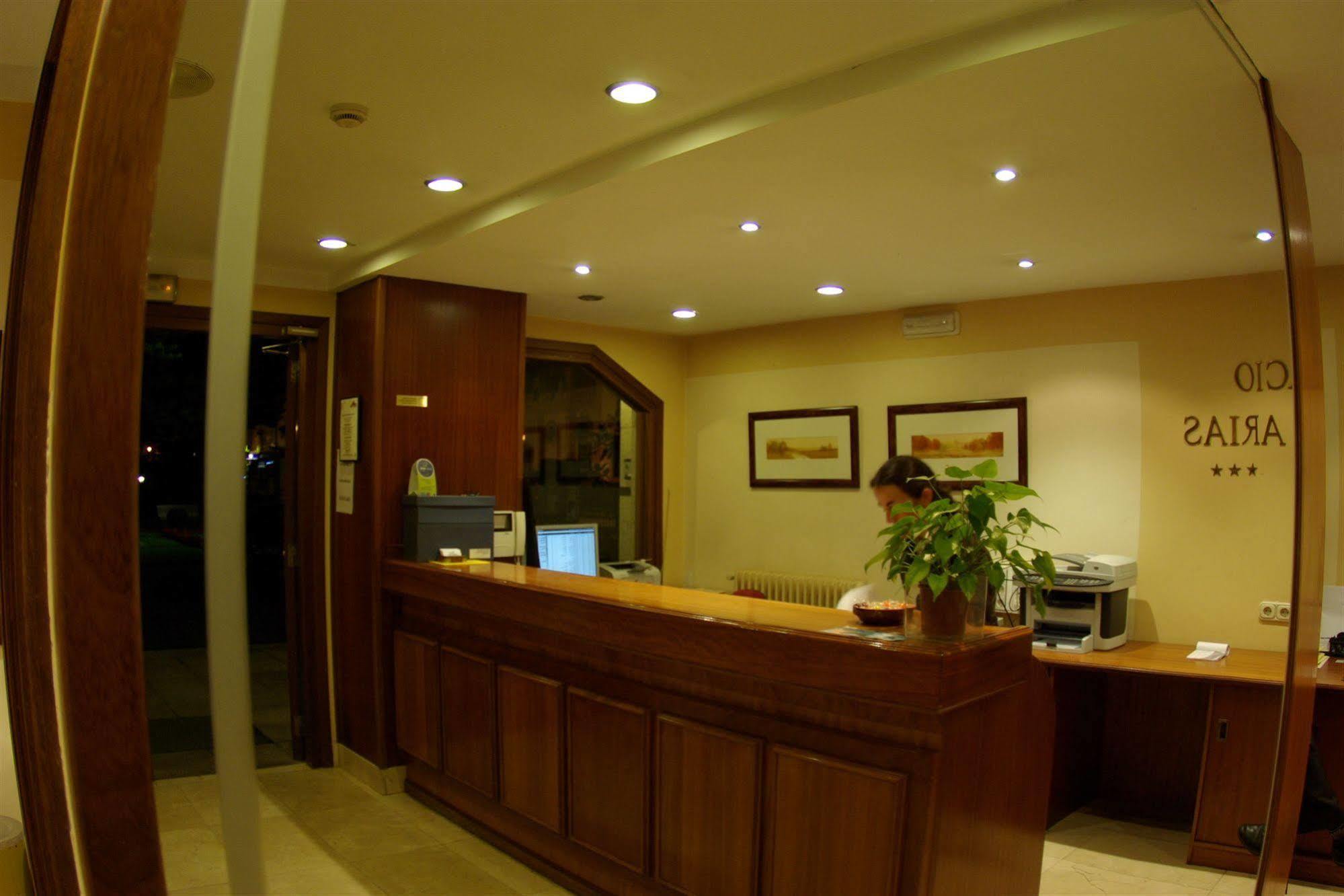 Hotel Y Apartamentos Arias Navia Ngoại thất bức ảnh