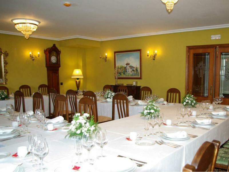 Hotel Y Apartamentos Arias Navia Ngoại thất bức ảnh