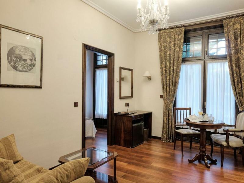 Hotel Y Apartamentos Arias Navia Ngoại thất bức ảnh