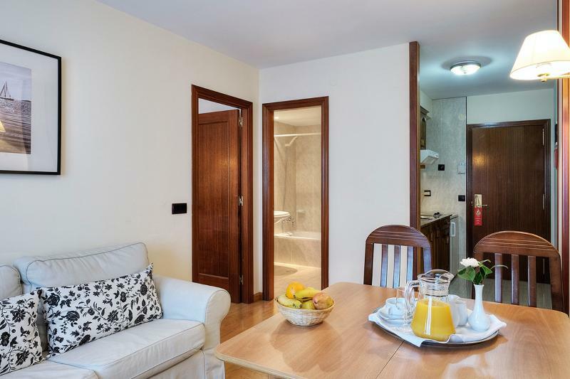 Hotel Y Apartamentos Arias Navia Ngoại thất bức ảnh
