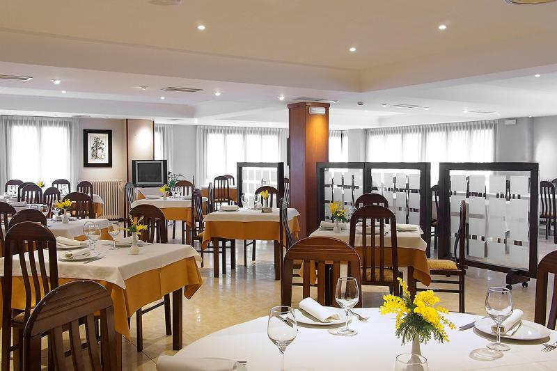 Hotel Y Apartamentos Arias Navia Ngoại thất bức ảnh