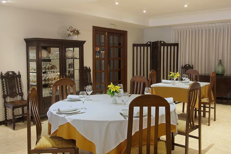 Hotel Y Apartamentos Arias Navia Ngoại thất bức ảnh